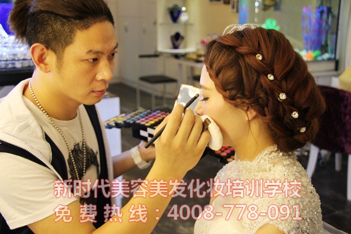 平湖化妆哪里的学校好？深圳新时代化妆培训学校 20年学校 值得信赖！