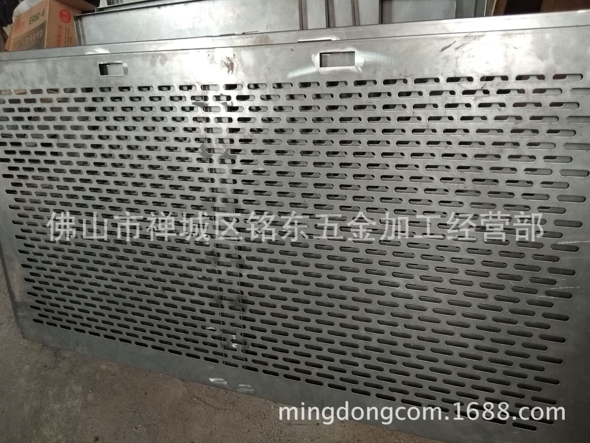 佛山铭东钣金冲孔  钣金冲孔  冲百叶散热口加工  方管矩形管冲孔