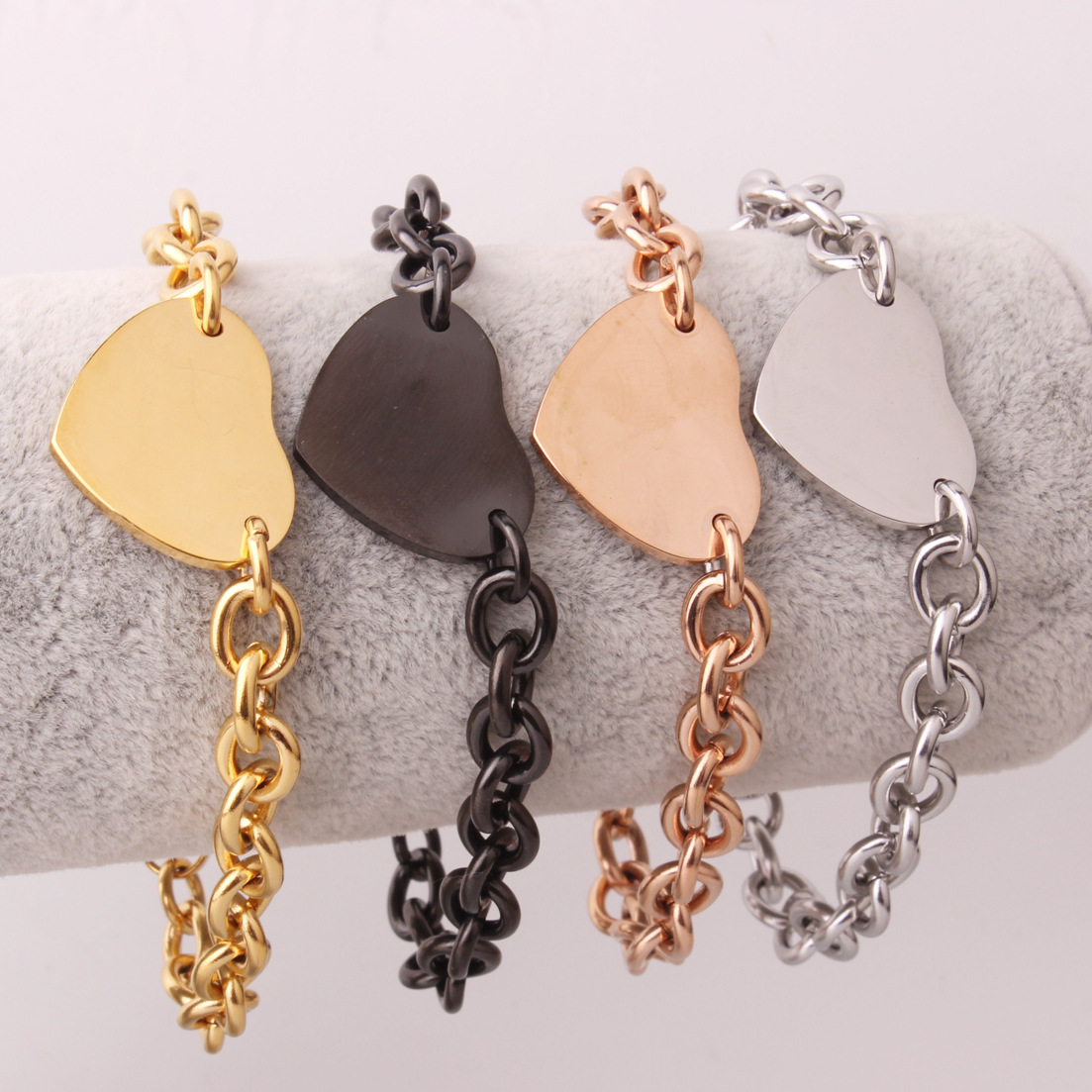25g Weight Titanium Steel Pendant Material Bracelets Classification Titanium Steel Chain Material 1 Piece Quantity Street Occasion Titanium Steel Material Heart Shape Pattern Women's Gender Polishing Design Basic, Modern Style, Classic Style Style Basic Modern Style Classic Style Heart Shape Titanium Steel Bracelets In Bulk 无