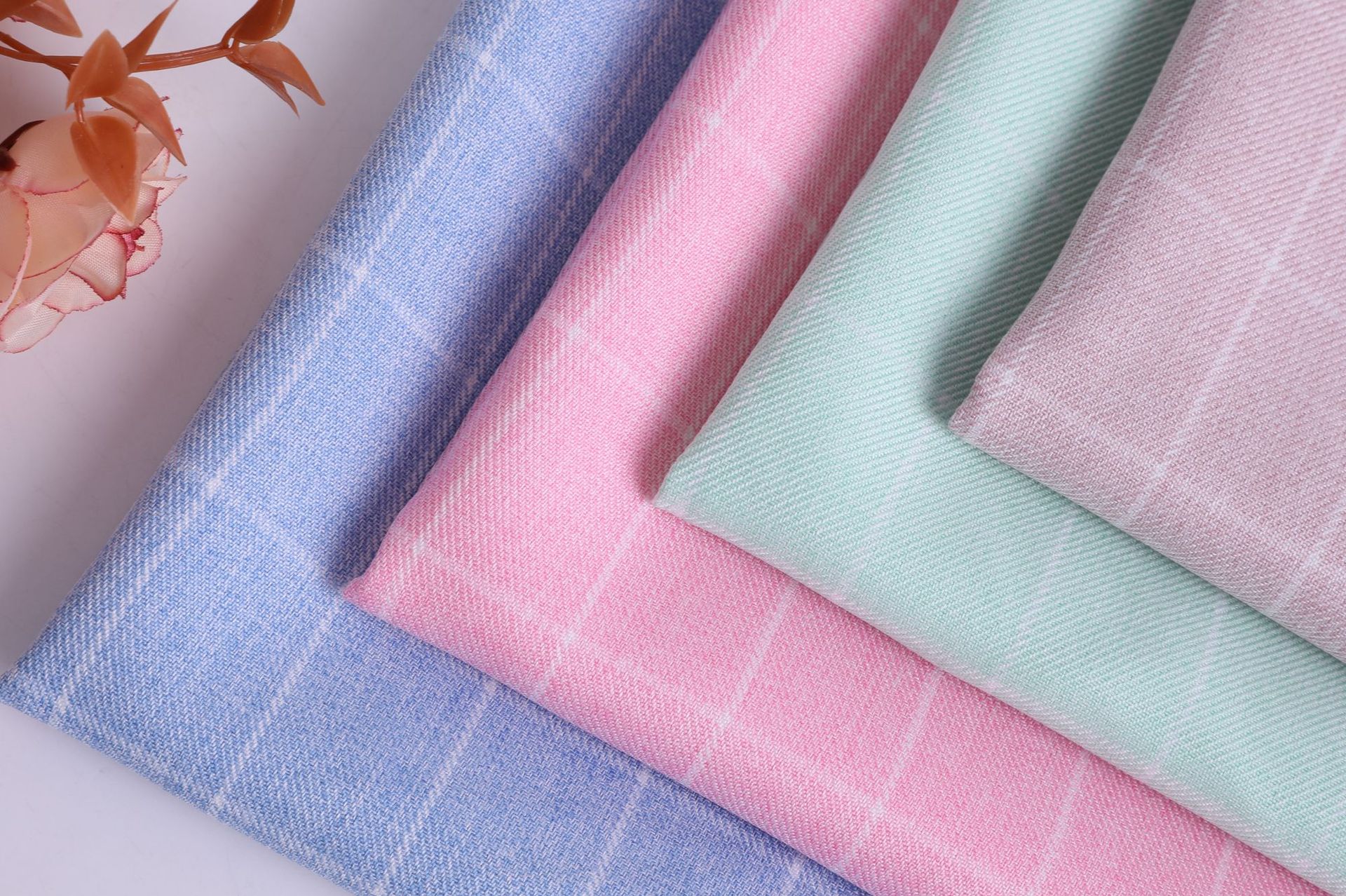 厂家小批量现货供 弹力 涤纶方格布 女装时尚面料 西装等服装面料