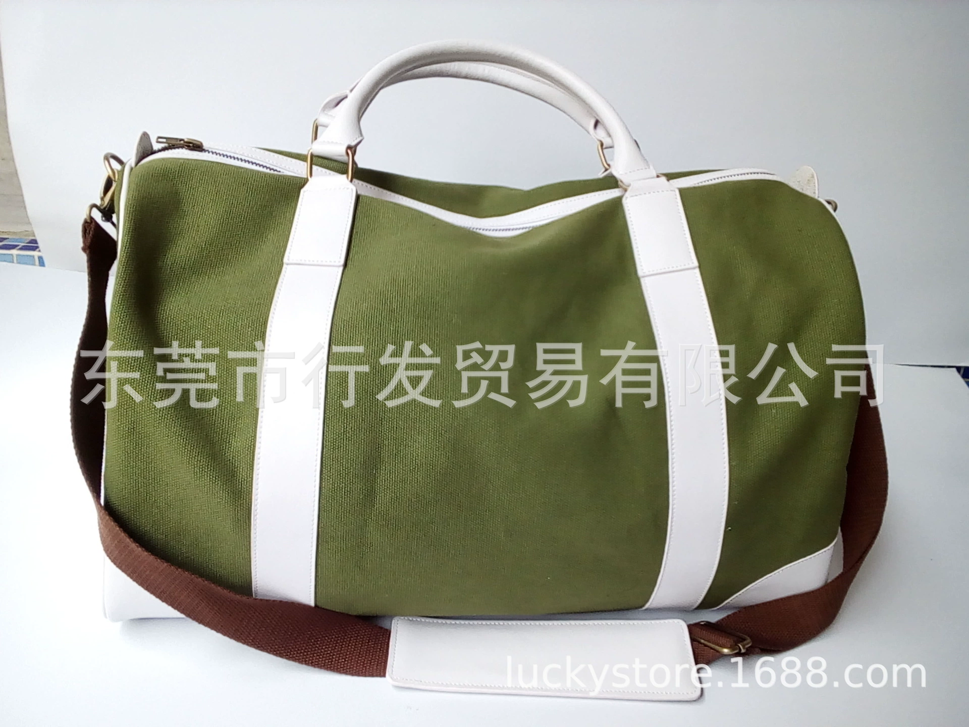 Фабрика подгоняла новую зеленую новую красивую портативную сумку перемещения с одиночным печатанием плечевого ремня и логотипа