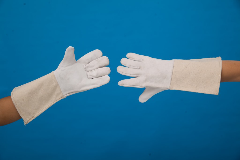 生产供应牛二层皮手套 劳保手套 加长皮电焊手套耐磨工作手套批发