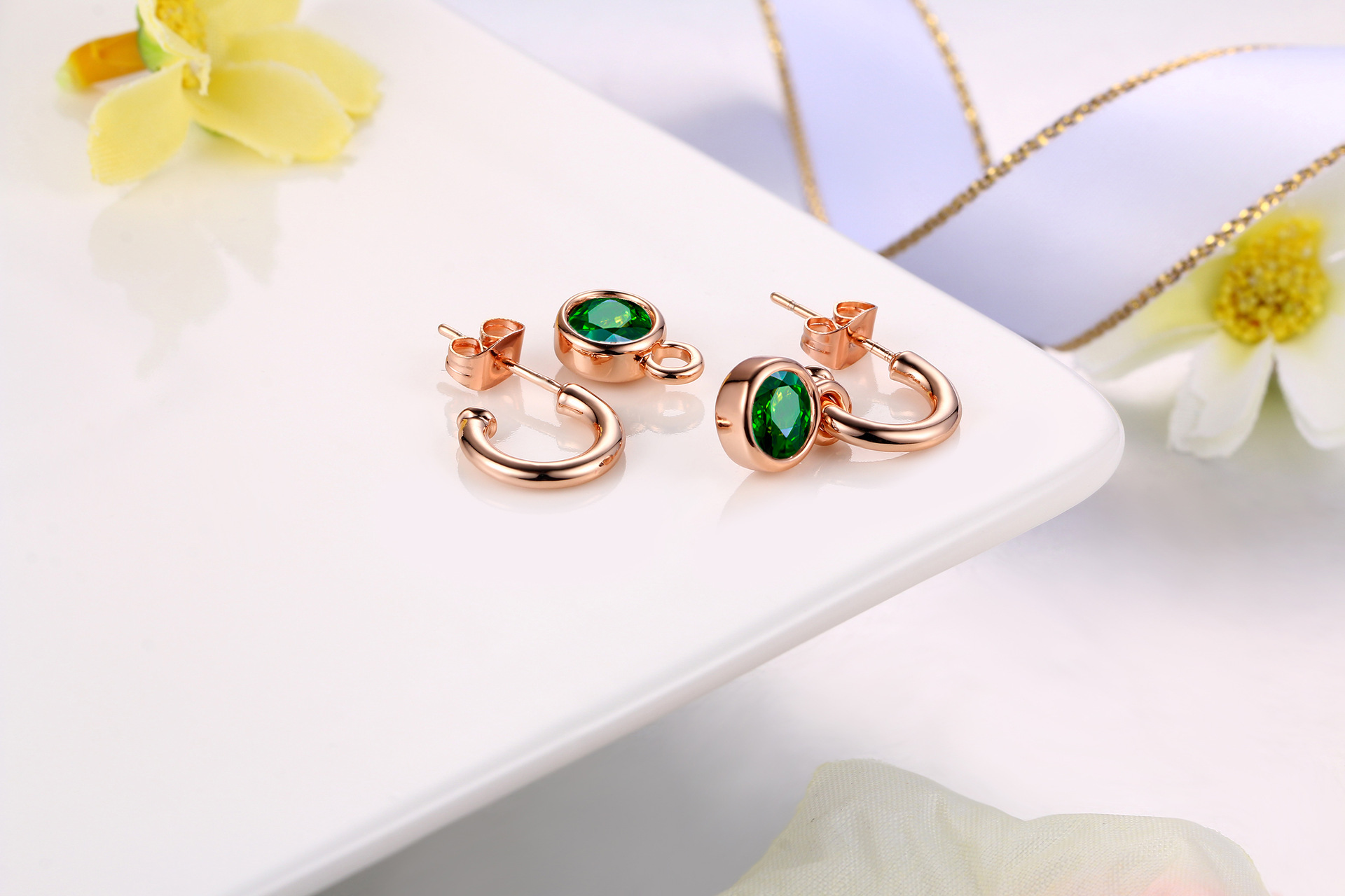 Style Simple Couleur Unie Le Cuivre Placage Incruster Zircon Boucles D'oreilles 1 Paire display picture 4