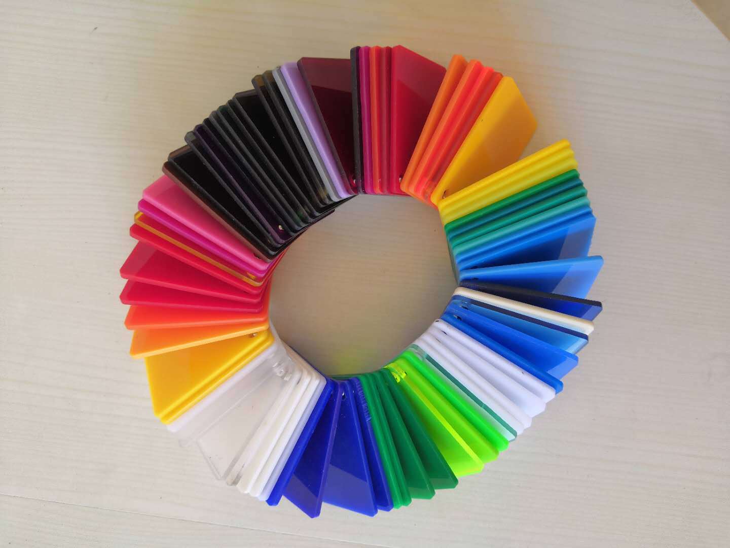 厂家销售亚克力板 有机玻璃板 任意雕刻切割 量大从优