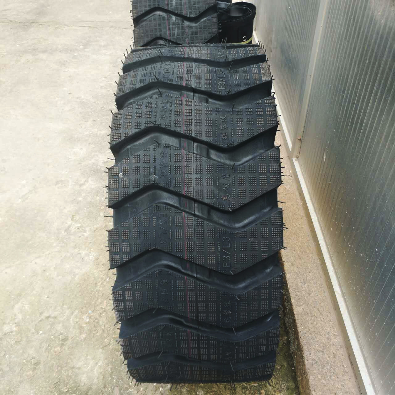 厂家直销20.5/70-16小型装载机轮胎16/70-16耐磨防滑斜交工程轮胎