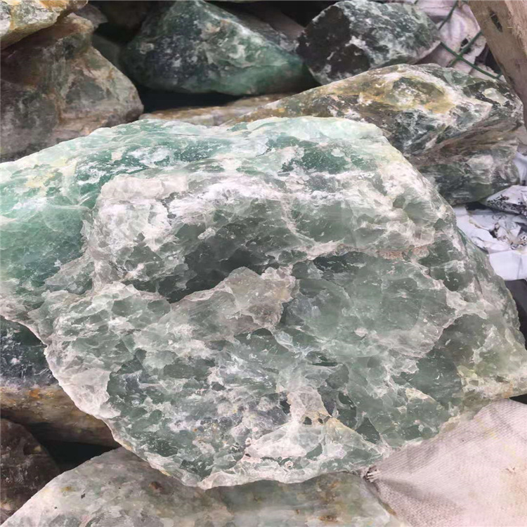 现货批发高纯蓝绿萤石块 氟化钙萤石粉97 冶金钢厂用萤石颗粒