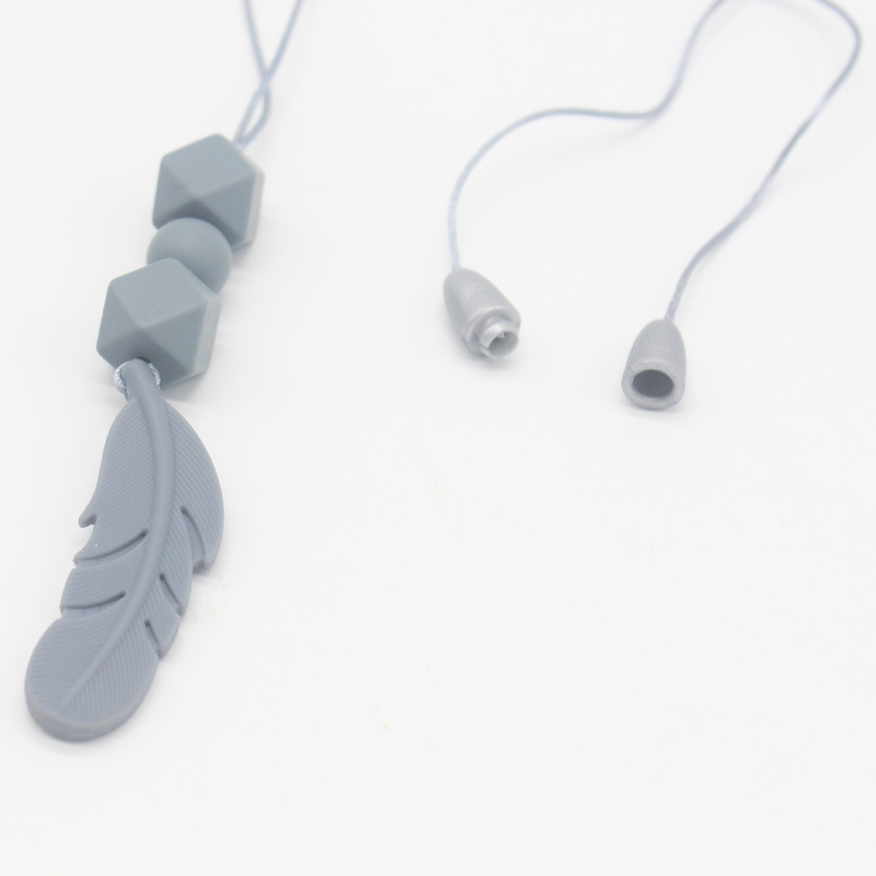 Popular pluma mordedor collar bebé mordedor palo silicona collar mordedura pegamento grado alimenticio nuevo comercio exterior al por mayor