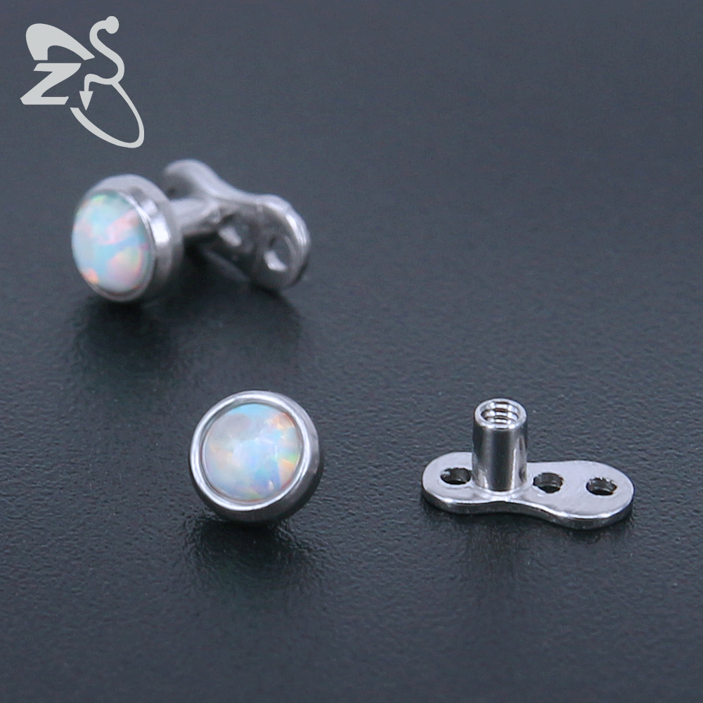 16G labret stud size and finish detail