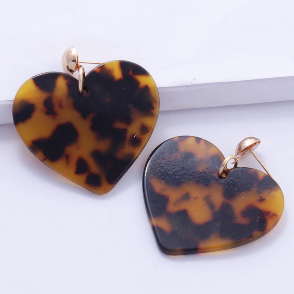 Boucles D&#39;oreilles En Acrylique En Forme De Coeur display picture 4