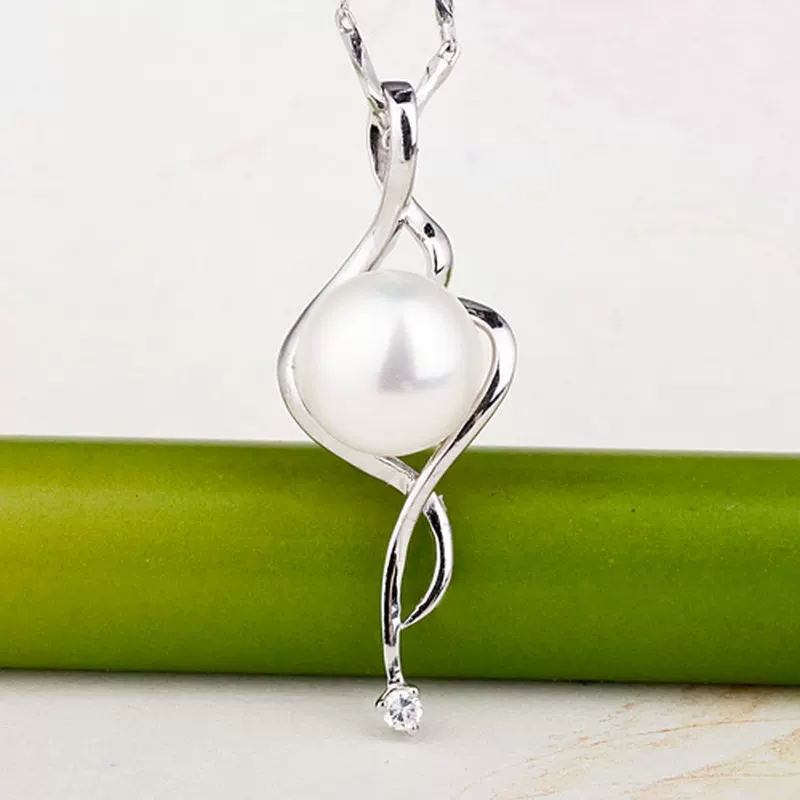 Organic pendant from pearl, simple and elegant design, silver 925 sample