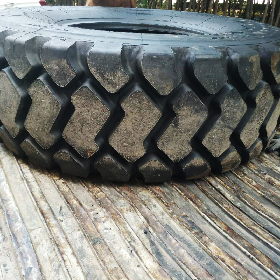 厂家供应 17.5R25全钢子午线矿用装载机轮胎耐磨防滑发货及时