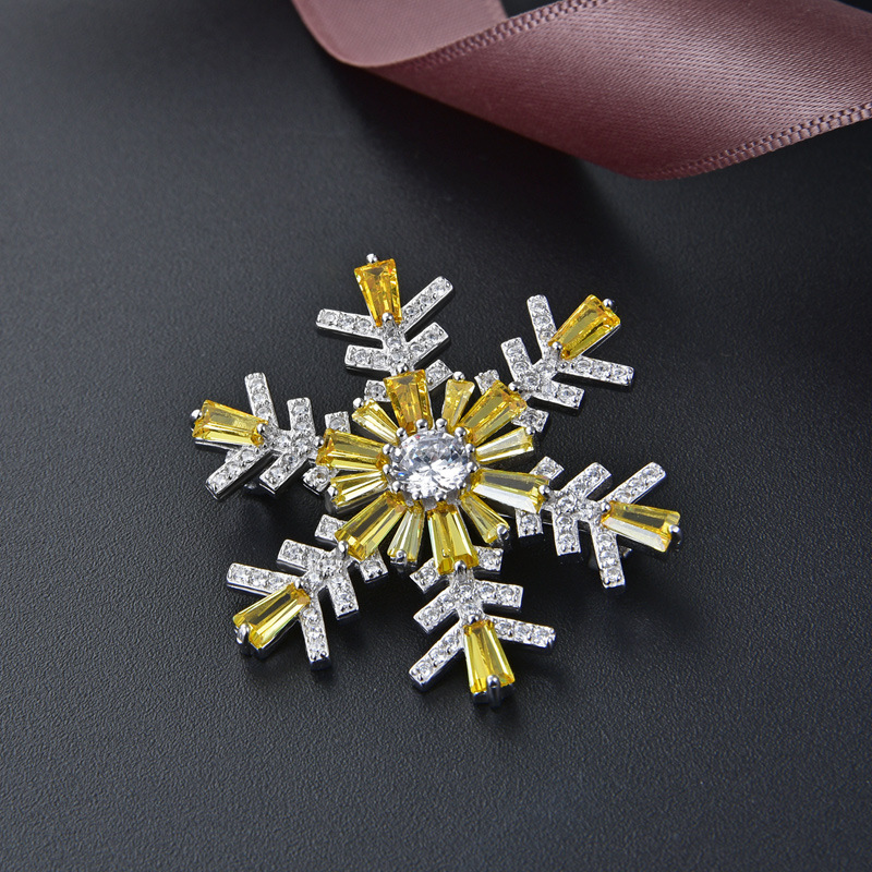 S925 plata esterlina broche de copo de nieve de las mujeres de gama alta elegante traje suéter pin accesorios nicho diseño ramillete