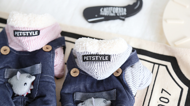 鲨鱼宝宝条纹带帽四脚衣