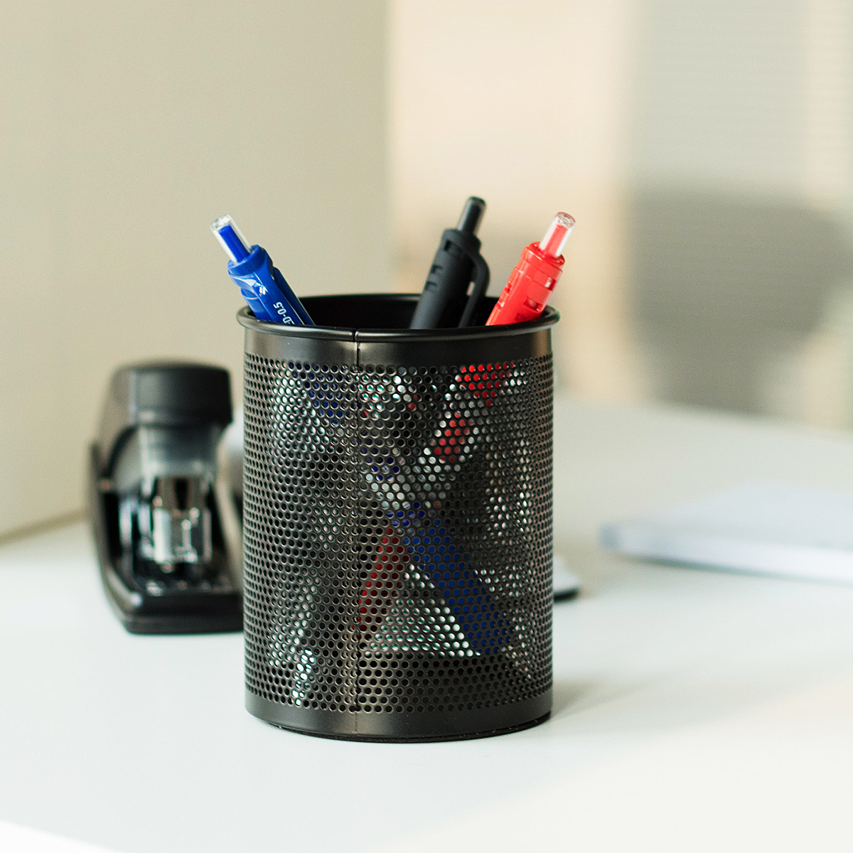 Effective pen holder 909 originality fashion multi-function pen container Metal Mesh circular white collar Storage pen container to work in an office