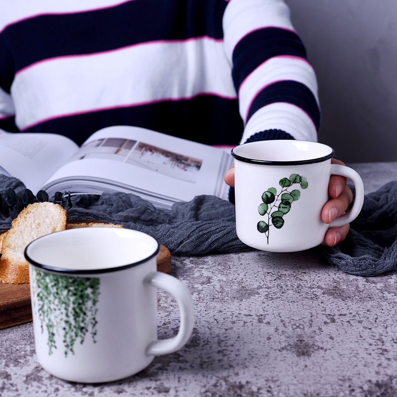 Taza de cerámica estilo nórdico con borde negro pintado a mano - Diseño de plantas verdes - Para leche y desayuno - Simple y creativa