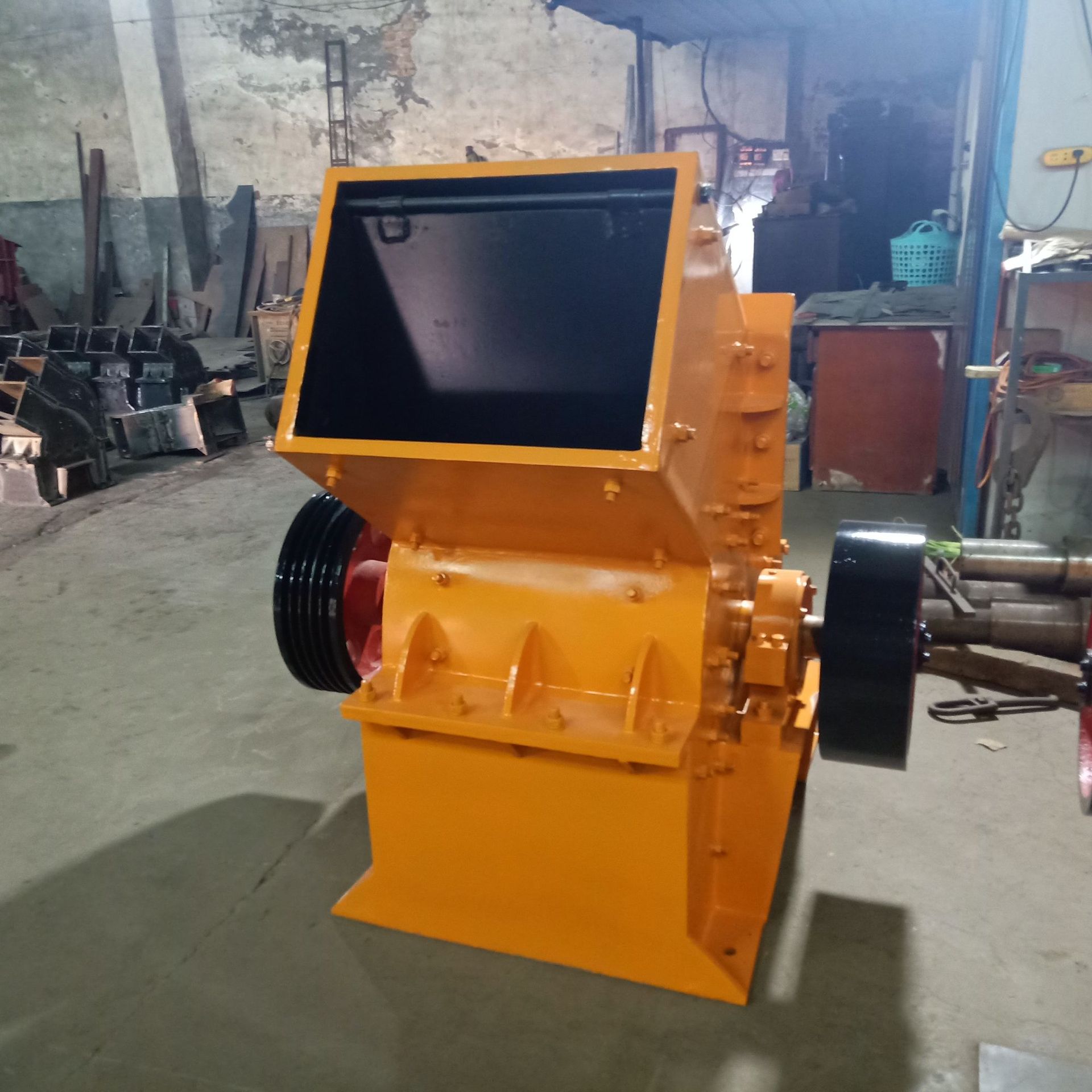 新型锤式破碎机 合金耐磨锤头破碎机 广西厂家直销锤式破碎机