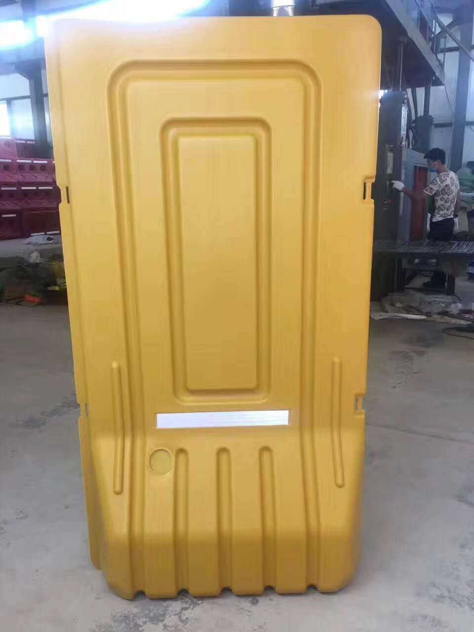 三孔水马 隔离墩 防撞桶 塑料水马 围栏水马市政围挡现货供应