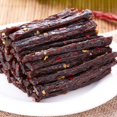 鴿鴿28g豆角幹零售壹元160包壹箱江西産學生小零食辣條休閑批發