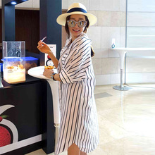 2022夏季韓版簡潔個性黑白條紋顯瘦落肩袖連衣裙襯衫中袖襯衫女