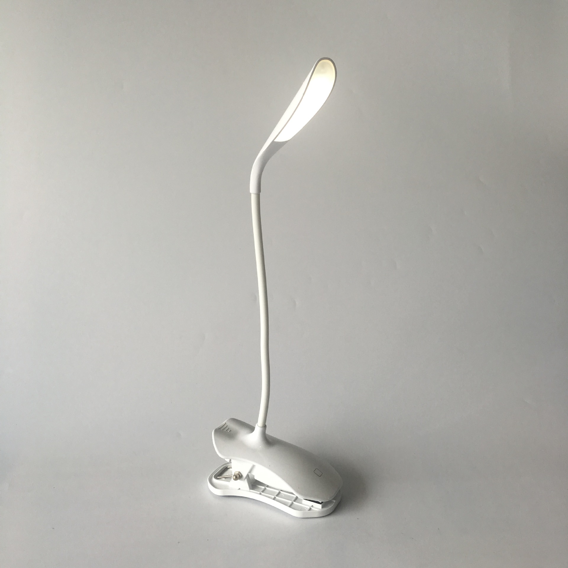 新款led夹子阅读台灯小书灯儿童学习护眼灯 床头充电台灯厂家直销|ru