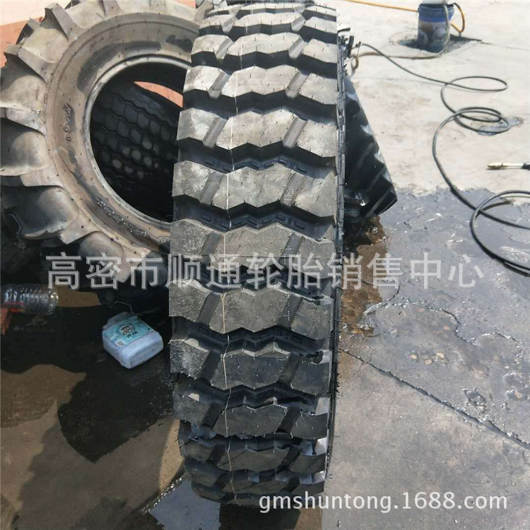 风神港口轮胎325/95R24可代替12.00r24工程轮胎钢圈