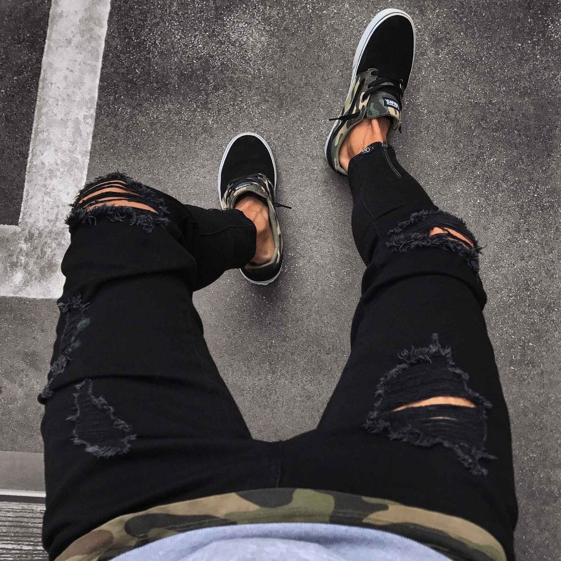 Streetwear Ripped Jeans Image 3
