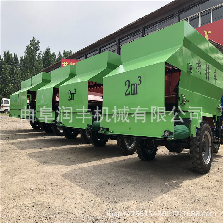 青贮草料喂料机 襄阳第三代撒料车