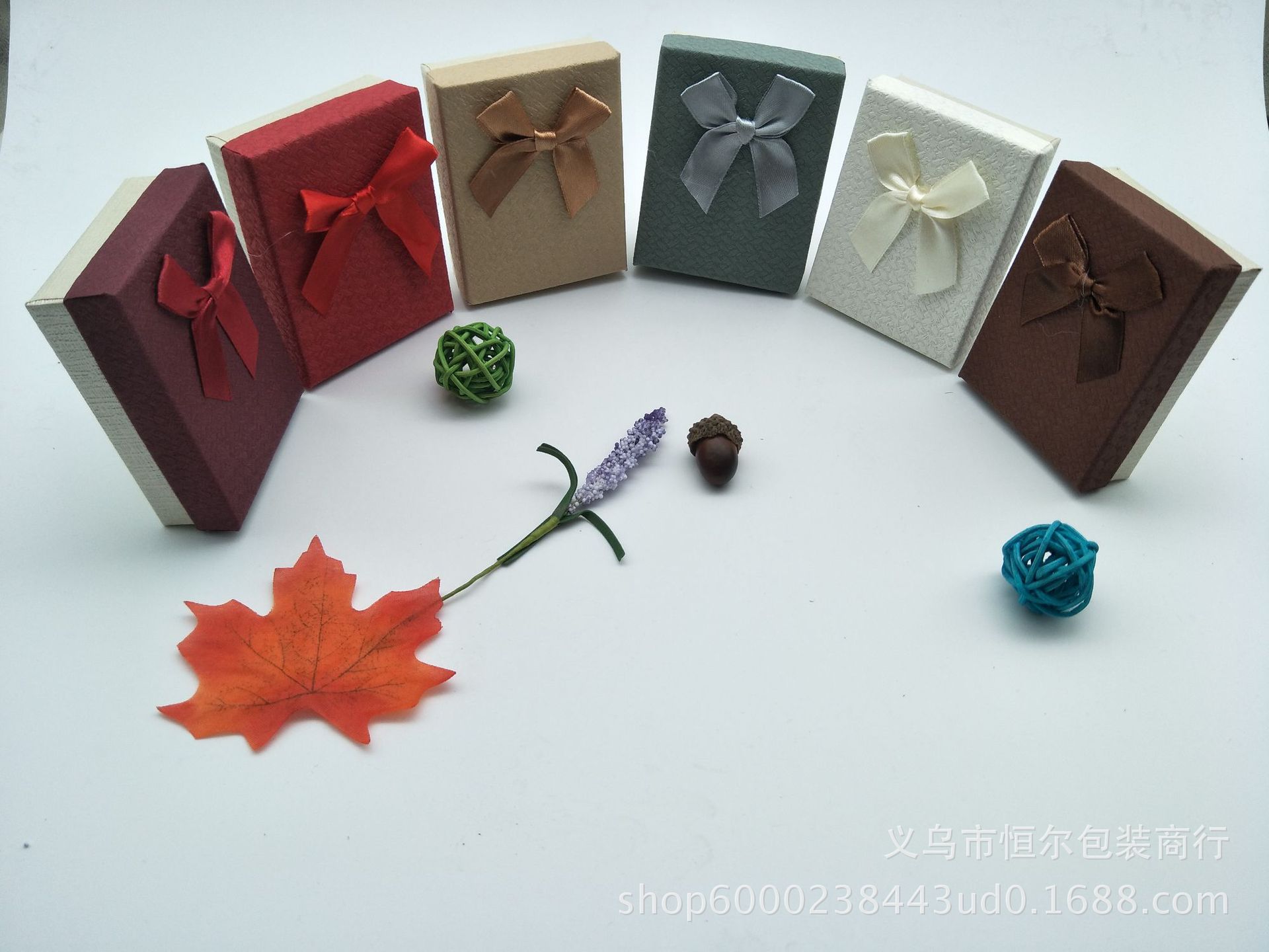 现货批发多色戒指盒饰品包装盒吊坠项链套装盒首饰盒耳钉小纸盒子