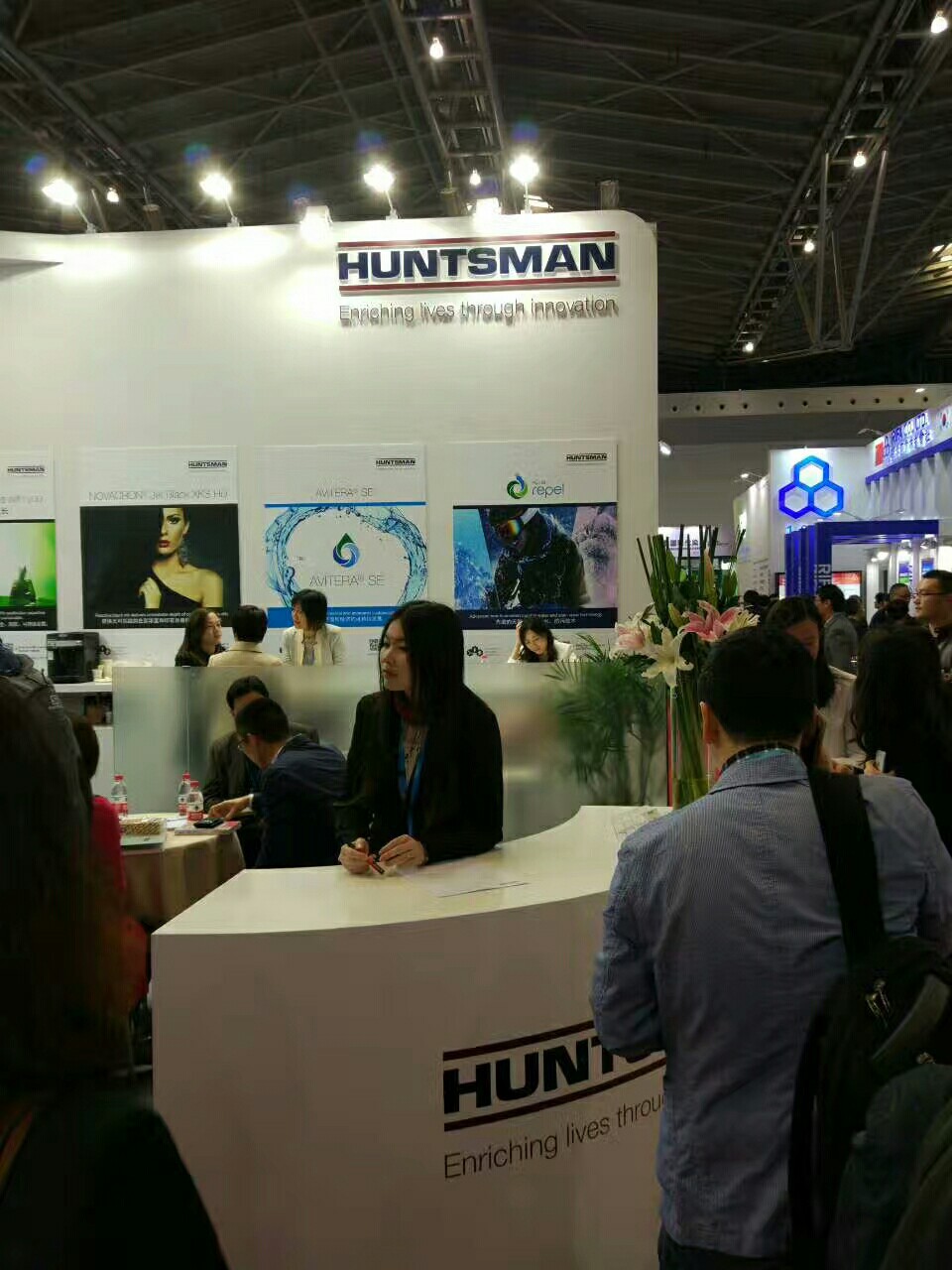 亨斯迈、尼龙山、德司达、红黄蓝，酸性染料，