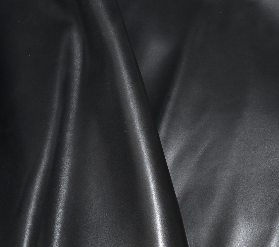 现货低价处理仿头层 1.6-1.8MM黑色油蜡二层移膜皮