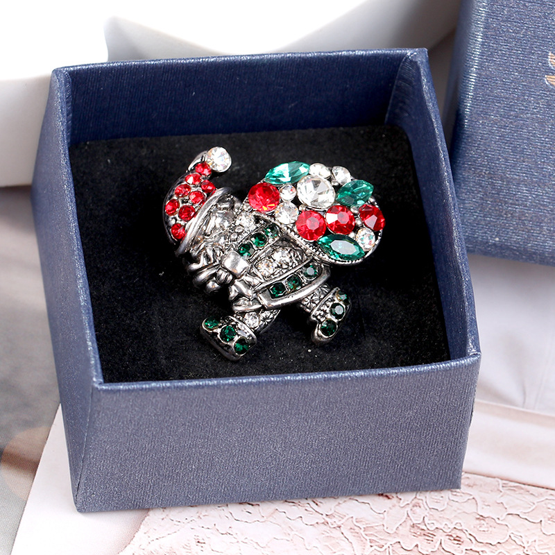 Fashion Creative Santa Claus Gift Brooch display picture 10