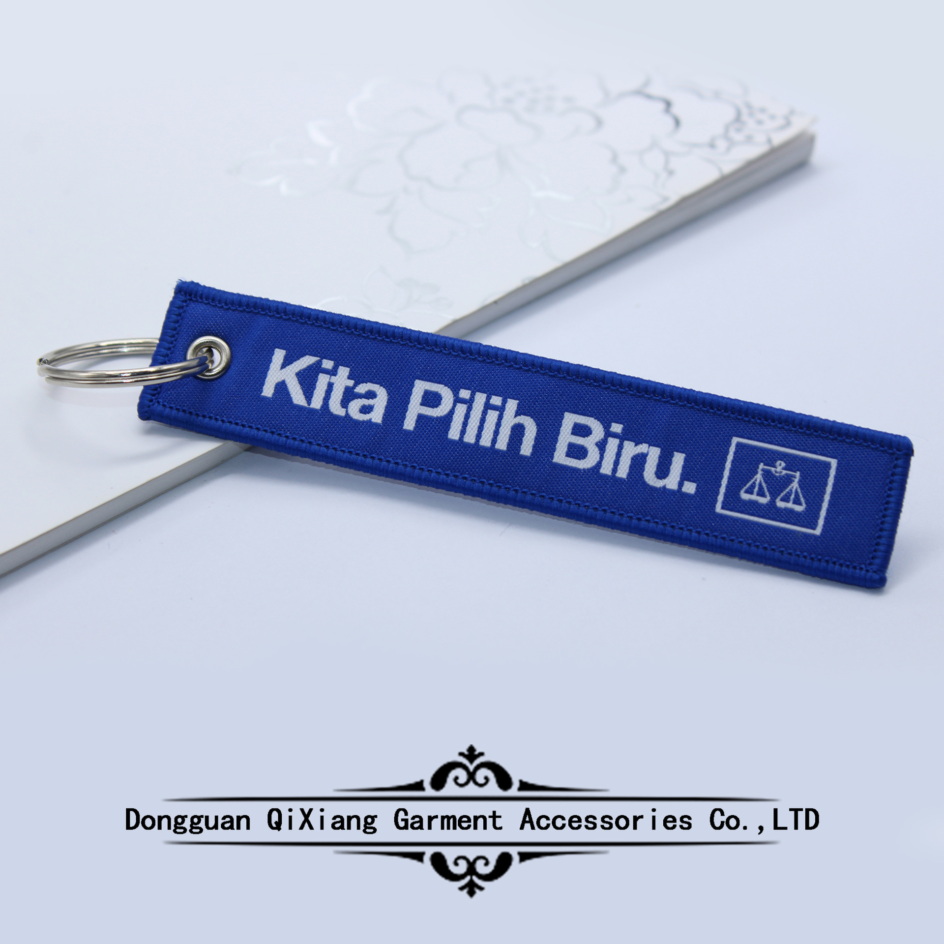 厂家来图设计时尚织唛钥匙扣Kita Pilih Biru 英文钥匙扣挂件