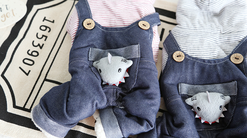 鲨鱼宝宝条纹带帽四脚衣