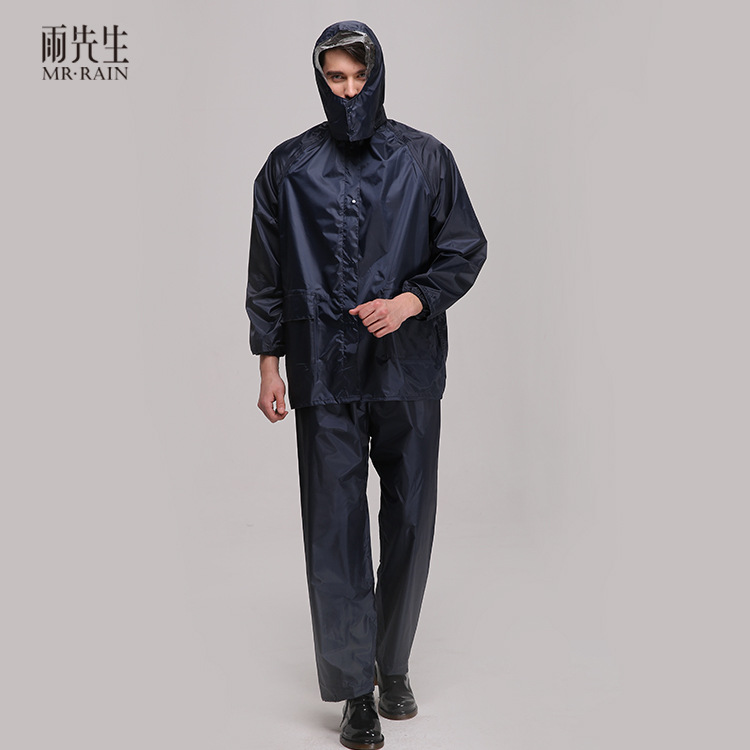 Travel raincoat for men and women for hiking