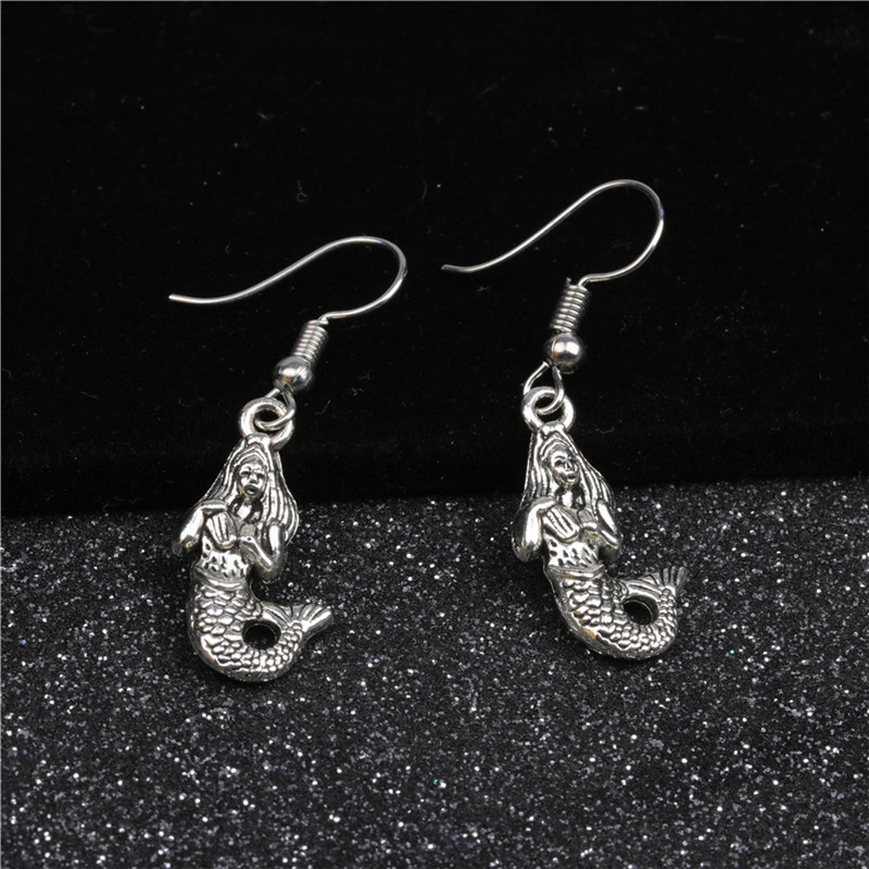 European And American Jewelry European And American High Profile Retro Earrings Halloween Spider Long Earrings Animal Boat Anchor Earrings display picture 1