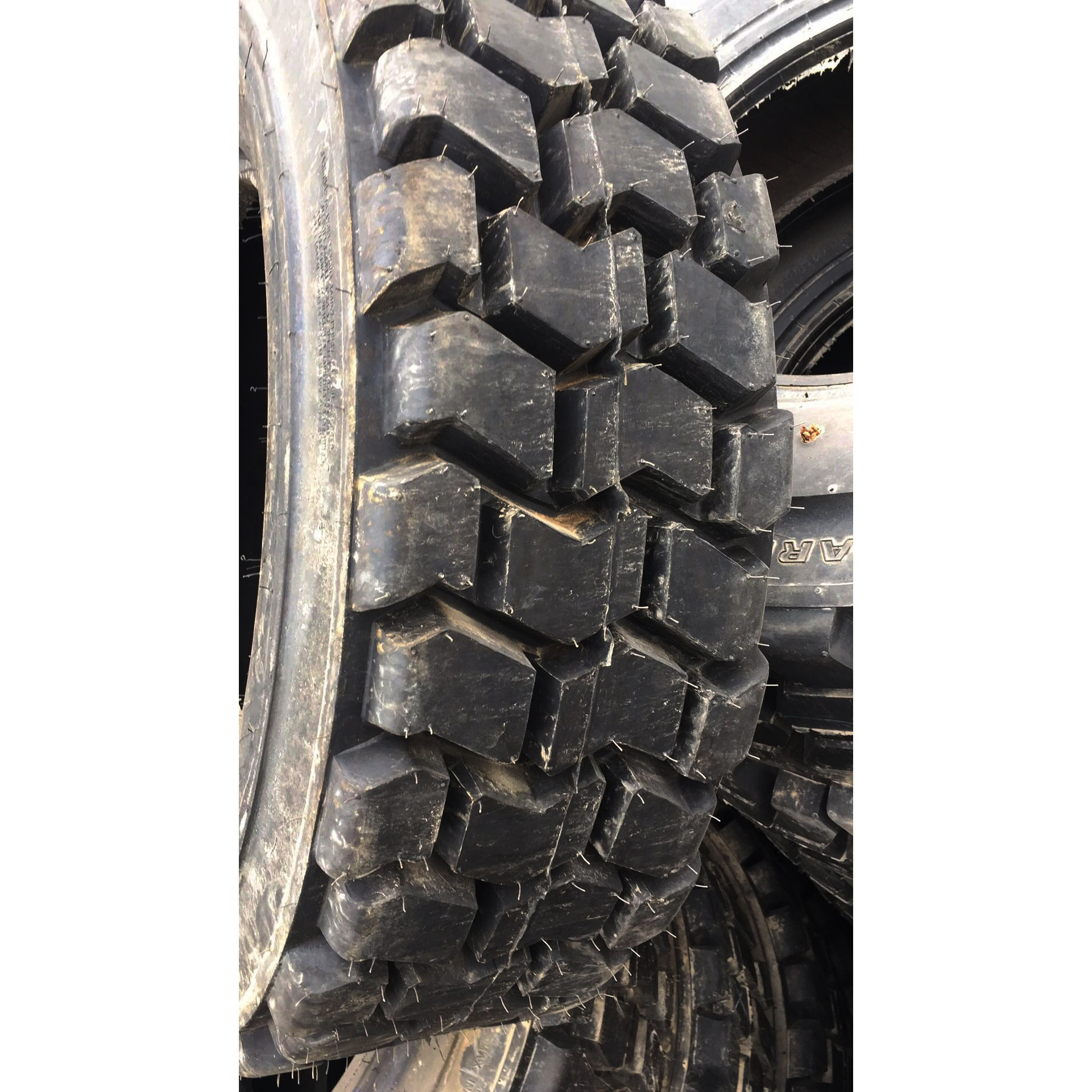 厂家直销 10.5/80-18 两头忙 12.5/80-18 越野花纹轮胎