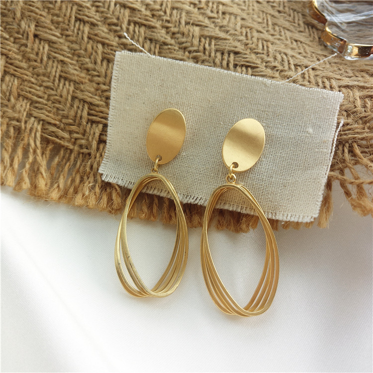 不规则圆形复古哑光金耳钉