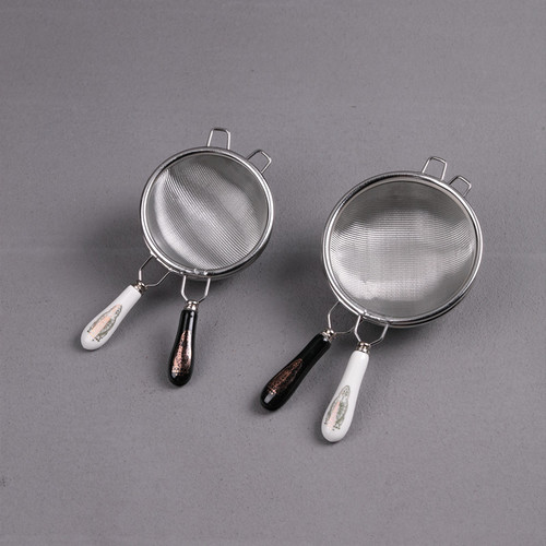 Manufacturer wholesale Japanese 304 stainless steel tea filter tea separator fine filter mesh tea strainer tea drain black and white handle size