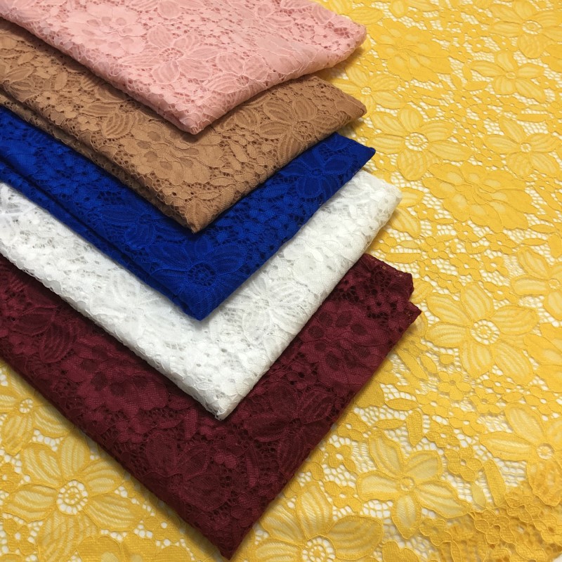 Multicoloured elastic lace cloth