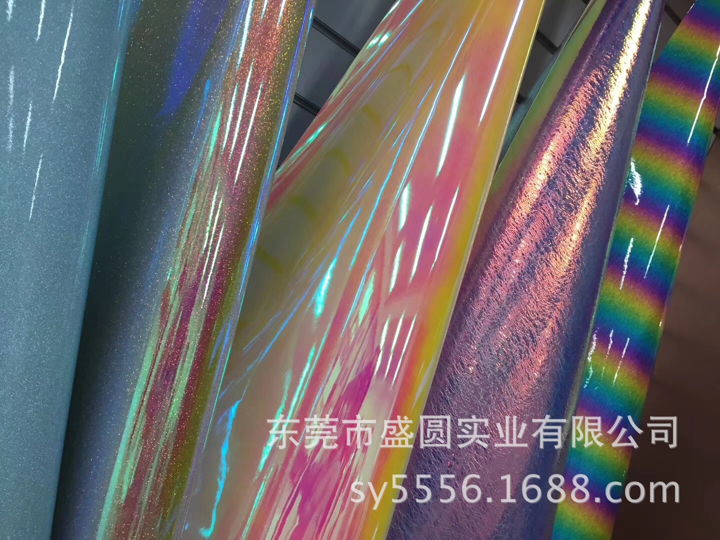 新款幻彩亮面TPU包装材料服装手包女包PU人造革厂家