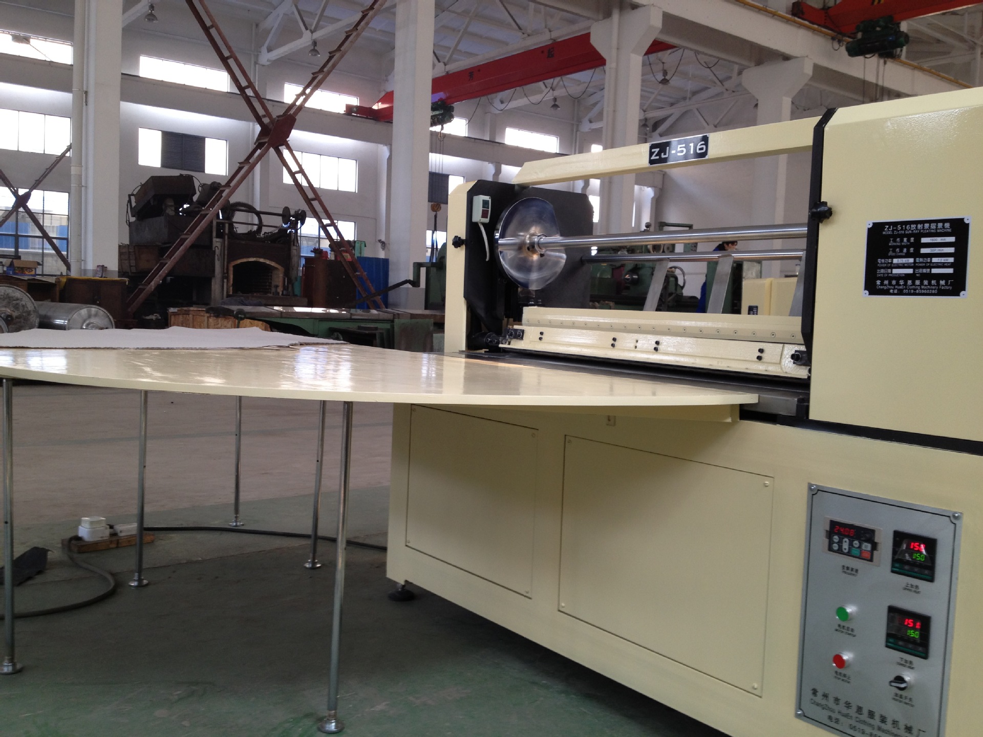 专业生产褶景机、压绉机、压摺机、打绉机、打褶机等服装机械设备