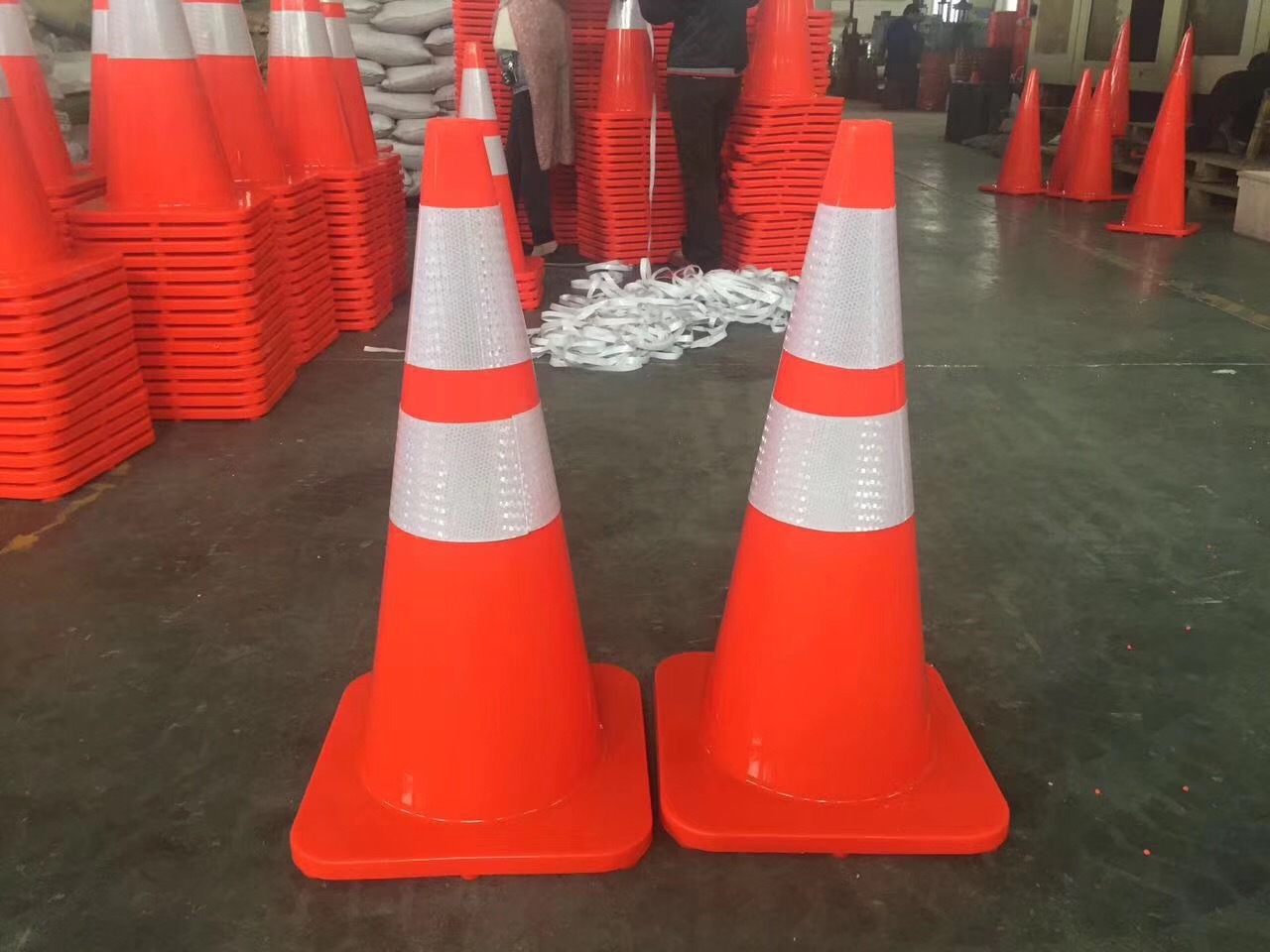 pvc Cone 70cm Reflective road cones Barrier Isolated cone Traffic warning cones
