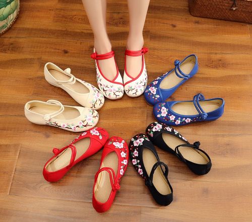 2020 Summer Old Beijing Cloth Shoes Ethnic Style Bridal Embroidered Wedding Shoes Inner Heightened Wedge Women's Single Shoes