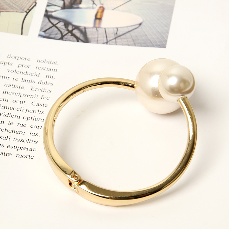 New Simple Style Single Layer Irregular Pearl Alloy Bracelet display picture 5