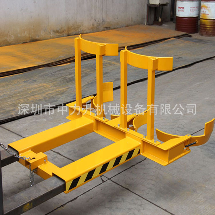 抱箍式叉车专用油桶夹 重型属具油桶夹具 塑料桶专用夹具