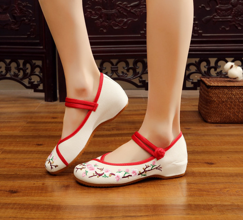 2020 Summer Old Beijing Cloth Shoes Ethnic Style Bridal Embroidered Wedding Shoes Inner Heightened Wedge Women's Single Shoes