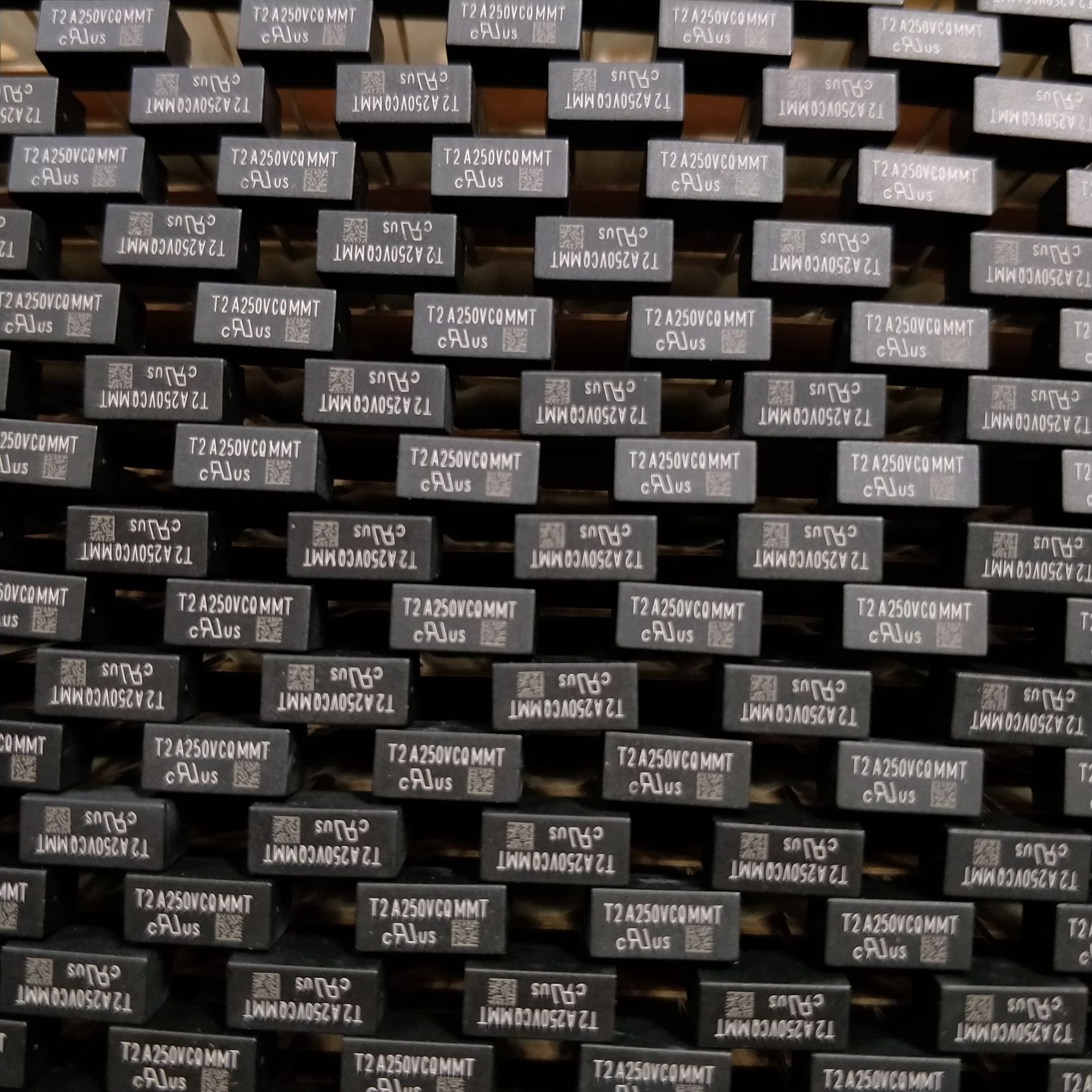 功得新产品：MMT 1A250V  8.35*3.95*5MM  二维码产品