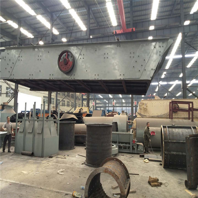 Guangxi Baise sand and stone block screening equipment mine cobblestone linear vibrating screen high frequency three-layer vibrating screen