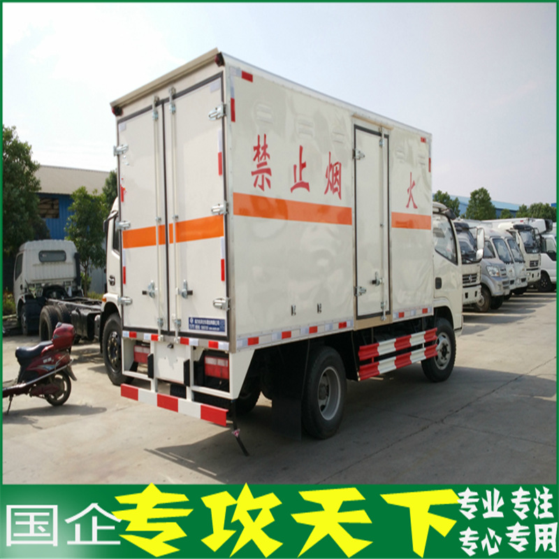 東風廂式貨車04