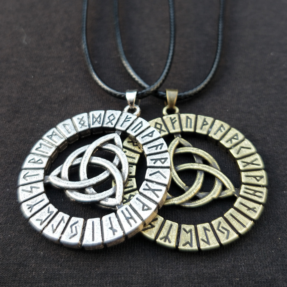 Pirate knot necklace detail